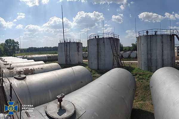 СБУ викрила і заблокувала канал виготовлення фальшивого пального