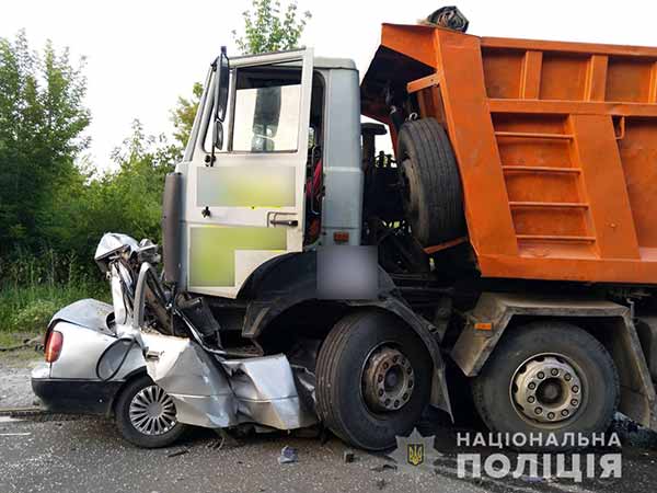 Жахлива аварія на Полтавщині: загинуло 4 людей, серед яких 2 жінок