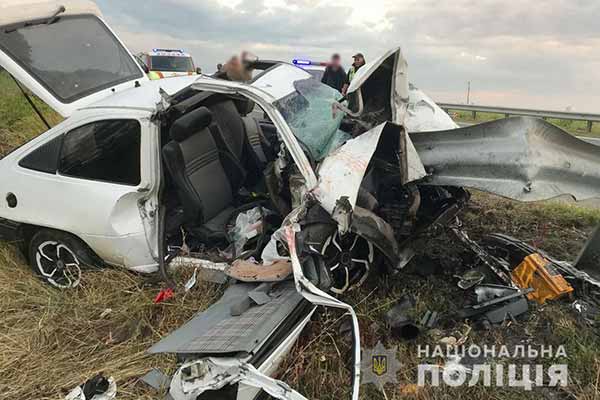 На Полтавщині авто наштрикнулось на металевий відбійник