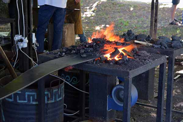 У Миргороді проходить ковальський фестиваль ножових майстрів