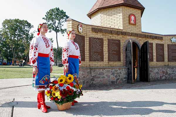 У Полтаві вшанували пам'ять загиблих захисників України У Полтаві вшанували пам'ять загиблих захисників України