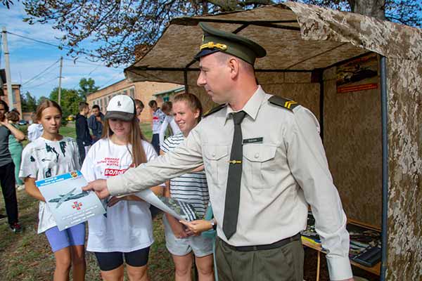 Військово-патріотичний збір – відкритий урок з предмету Захист України Військово-патріотичний збір – відкритий урок з предмету Захист України