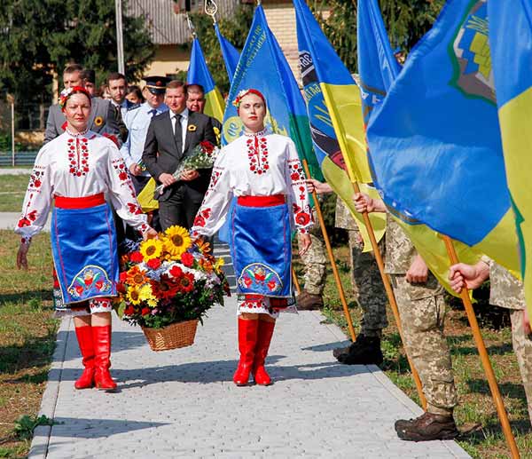 У Полтаві вшанували пам'ять загиблих захисників України У Полтаві вшанували пам'ять загиблих захисників України