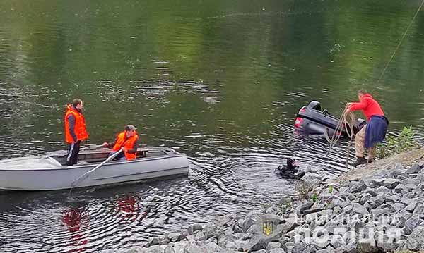 Смертельна ДТП: Автомобіль LADA Priora потонув у річці