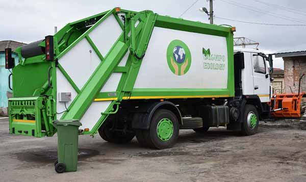 У Пирятині для потреб міста купили новенький сміттєвоз