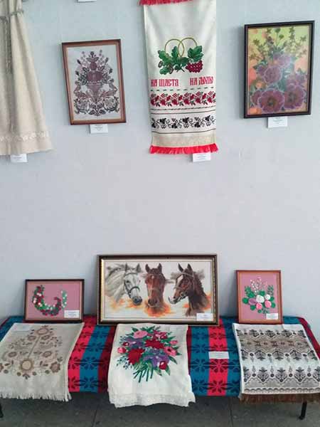 виставка народного майстра художньої вишивки Олени Наталенко виставка народного майстра художньої вишивки Олени Наталенко