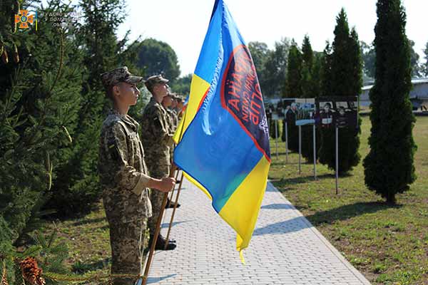 У Полтаві вшанували пам'ять загиблих захисників України У Полтаві вшанували пам'ять загиблих захисників України
