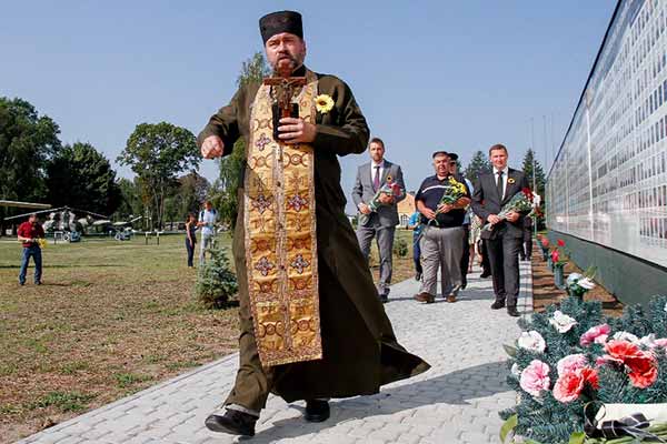 У Полтаві вшанували пам'ять загиблих захисників України У Полтаві вшанували пам'ять загиблих захисників України