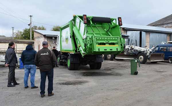 У Пирятині для потреб міста купили новенький сміттєвоз