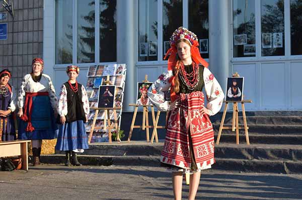 У Пирятині відбувся показ старовинної моди