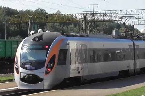 Через планові колійні роботи на ділянці Полтава – Гребінка, змінено розклад швидкісних поїздів
