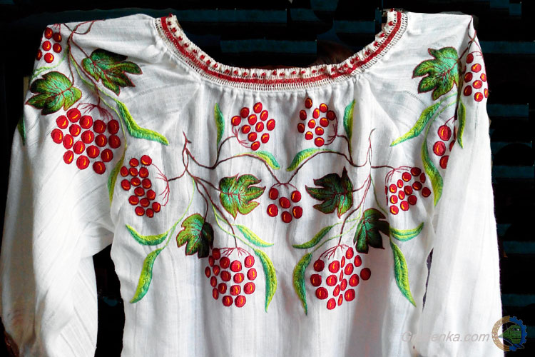 Витончена вишивка від гребінківської рукодільниці