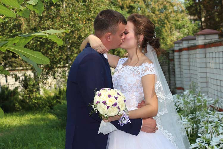 Романтичний поцілунок