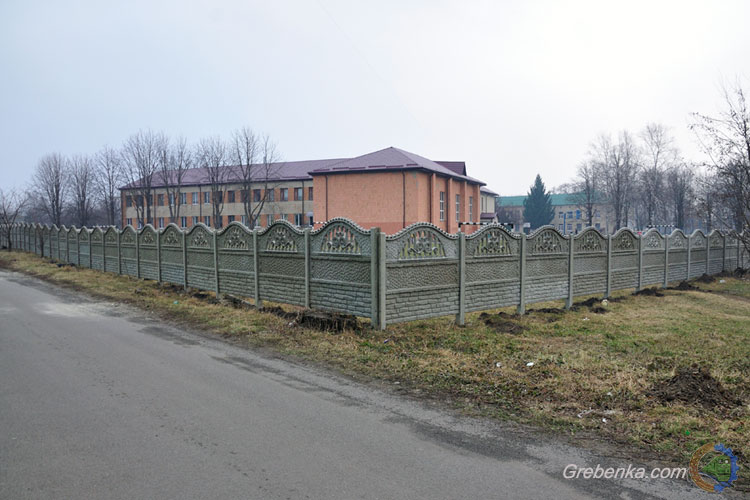 Новий паркан для ЗОШ №4