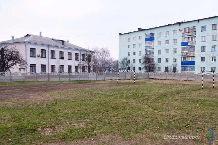 Новий паркан для ЗОШ №4