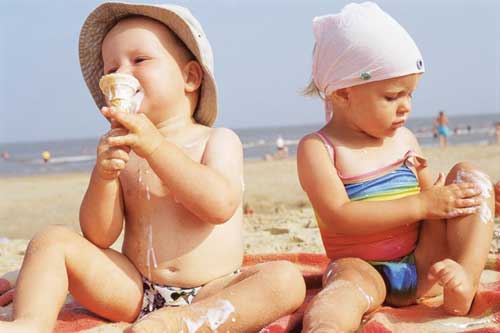 Пляжный отдых. Лучшие средства чтобы детям не обгореть на <b>солнце</b> 