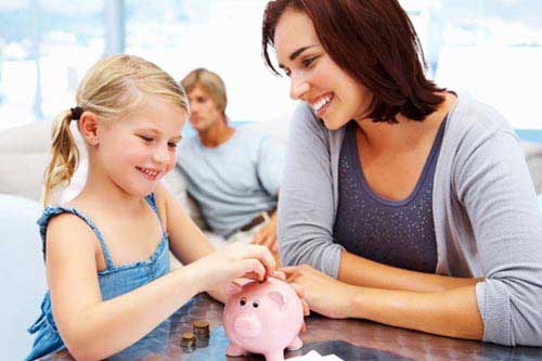 Как научить ребенка правильному обращению с деньгами?