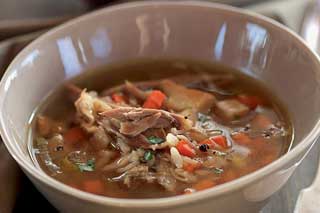  Суп из цесарки с <b>рисом</b> и белыми грибами 