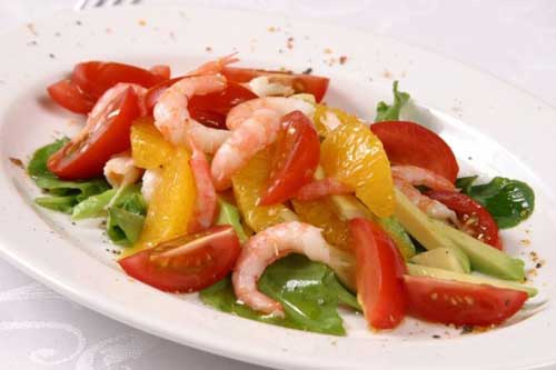 Салат из креветок с авокадо и апельсинами