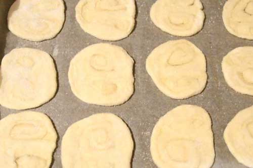 Печенье "Ушки" из быстрого слоеного теста