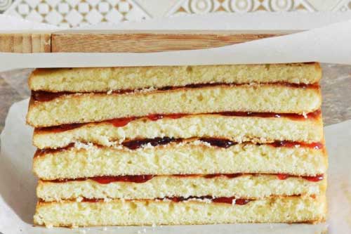 Бисквитные пирожные с джемом