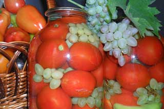  Зимняя заготовка из винограда с <b>помидорами</b> 