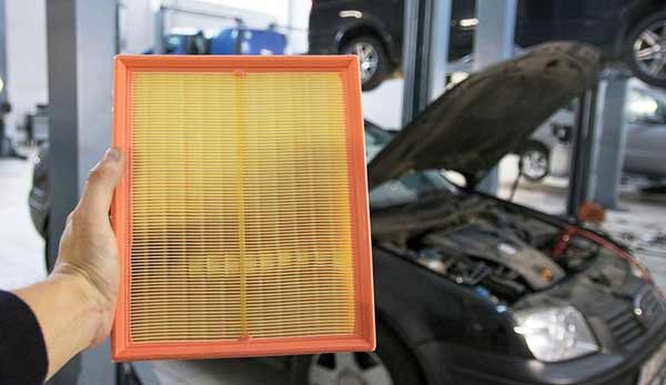 воздушный фильтр двигателя автомобиля