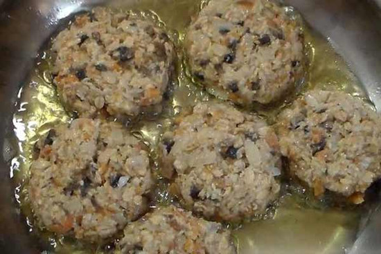 Пісні котлети з вівсяних пластівців з грибами