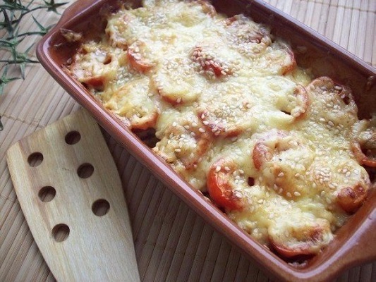  <b>Кабачки</b>, запеченные с шампиньонами и помидорами под сыром 