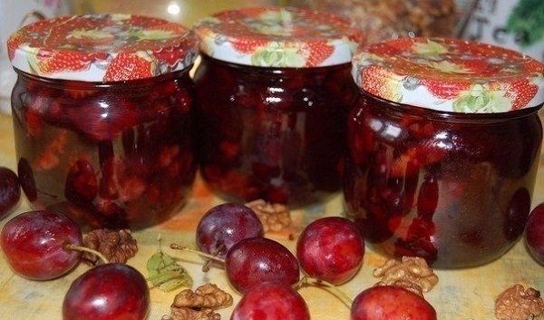 Сливовый джем с орехами