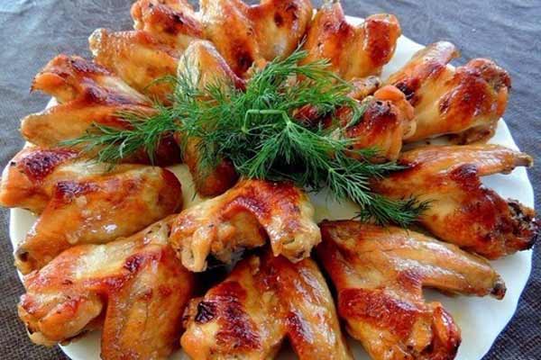 Куриные крылышки в соусе