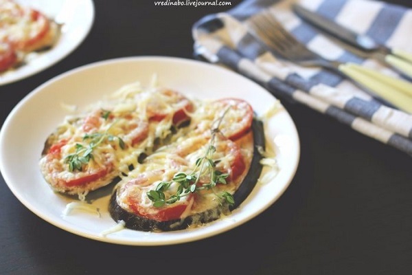 Баклажаны с овощами и сыром