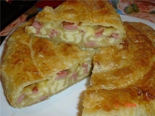 Слоеный пирог с сыром