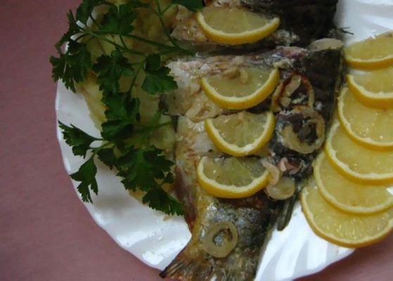 Карп запеченый в фольге