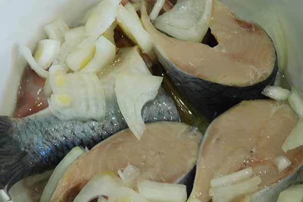Оселедець по-домашньому слабосолений своїми руками