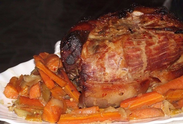 Запеченая буженина с гратеном из картофеля