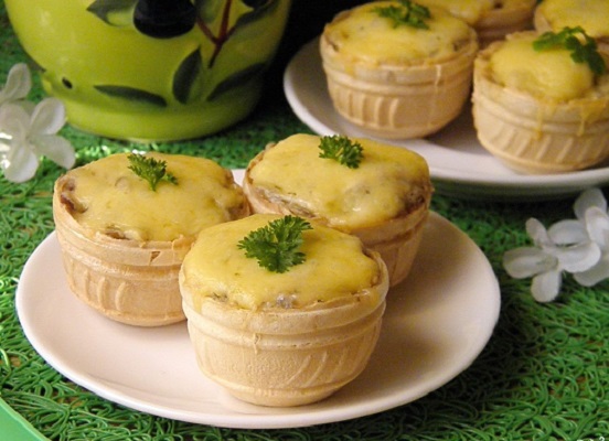 Жульен в тарталетках с овощами Жульен в тарталетках с овощами