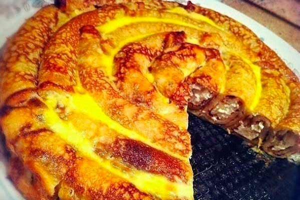 Блинный пирог с бананами и цукатами Блинный пирог с бананами и цукатами