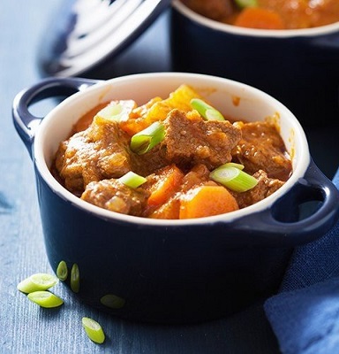 Жаркое с мясом в горшочке