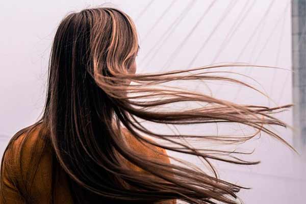 Три харчові добавки, які допоможуть відновити сухе, пошкоджене волосся