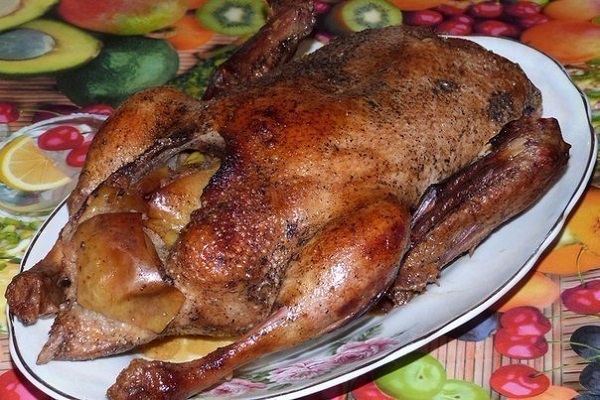 Утка с яблоками