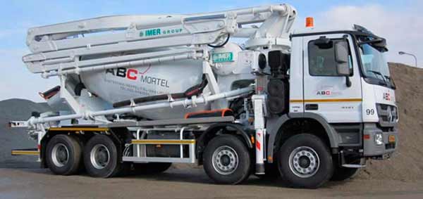 Заливка бетонной смеси миксером