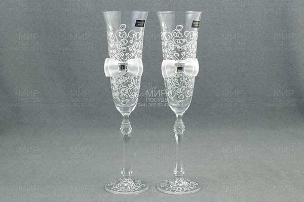 Как украсить свадебные бокалы