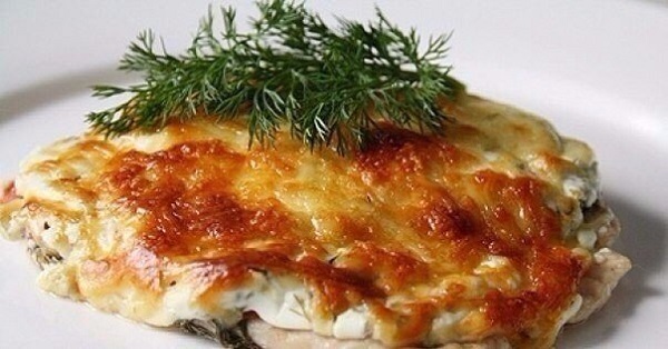 Куриные отбивные с помидорром и сыром