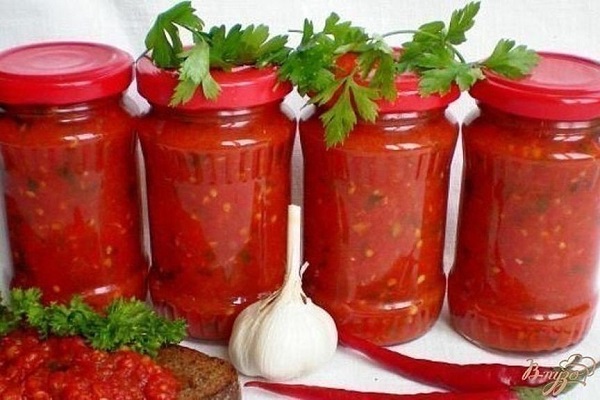 Помидорная аджика с овощами