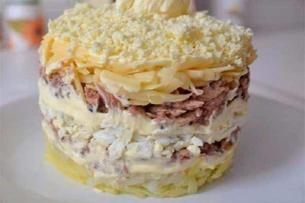 Рыбный салат слоями