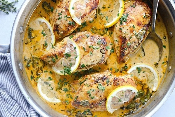 Куриная грудка с овощами с соусом