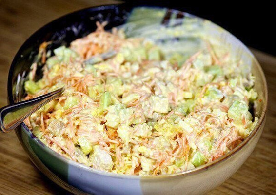 Мясной салат с корейкой