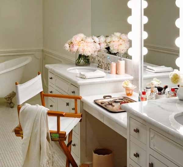 Столик з поворотним двостороннім дзеркалом Столик з поворотним двостороннім дзеркалом