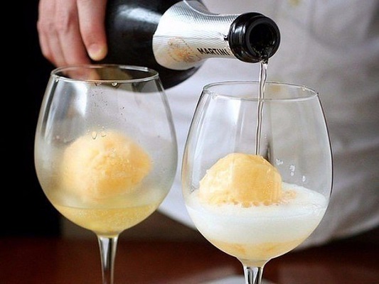 Напиток из шапманского с мороженым